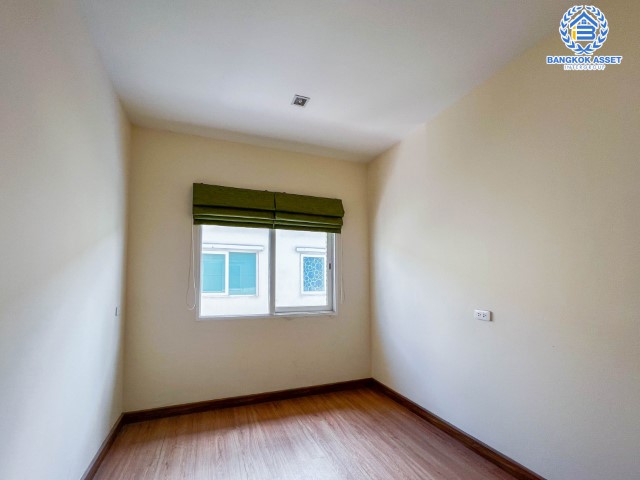 *****ทาวน์เฮ้าส์มือสอง นนทบุรี ม.โกลเด้นทาวน์ ชัยพฤกษ์-วงแหวน เนื้อที่ 21.20 ตร.ว. ฟังก์ชัน 4 ห้องนอน 3 ห้องน้ำ 2 ที่จอดรถ บ้านสภาพใหม่ ไม่ต้องต่อเติมอะไรเพิ่มก็พร้อมเข้าอยู่ได้เลย ทำเลดี เชื่อมต่อถนนบางกรวย-ไทรน้อย, ถนนกาญจนาภิเษก, ใกล้เซ็นทรัลเวสต์เกต และทางด่วน "ศรีรัช"